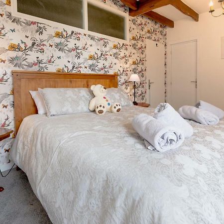 Auberge Du Noyer Londigny Bagian luar foto