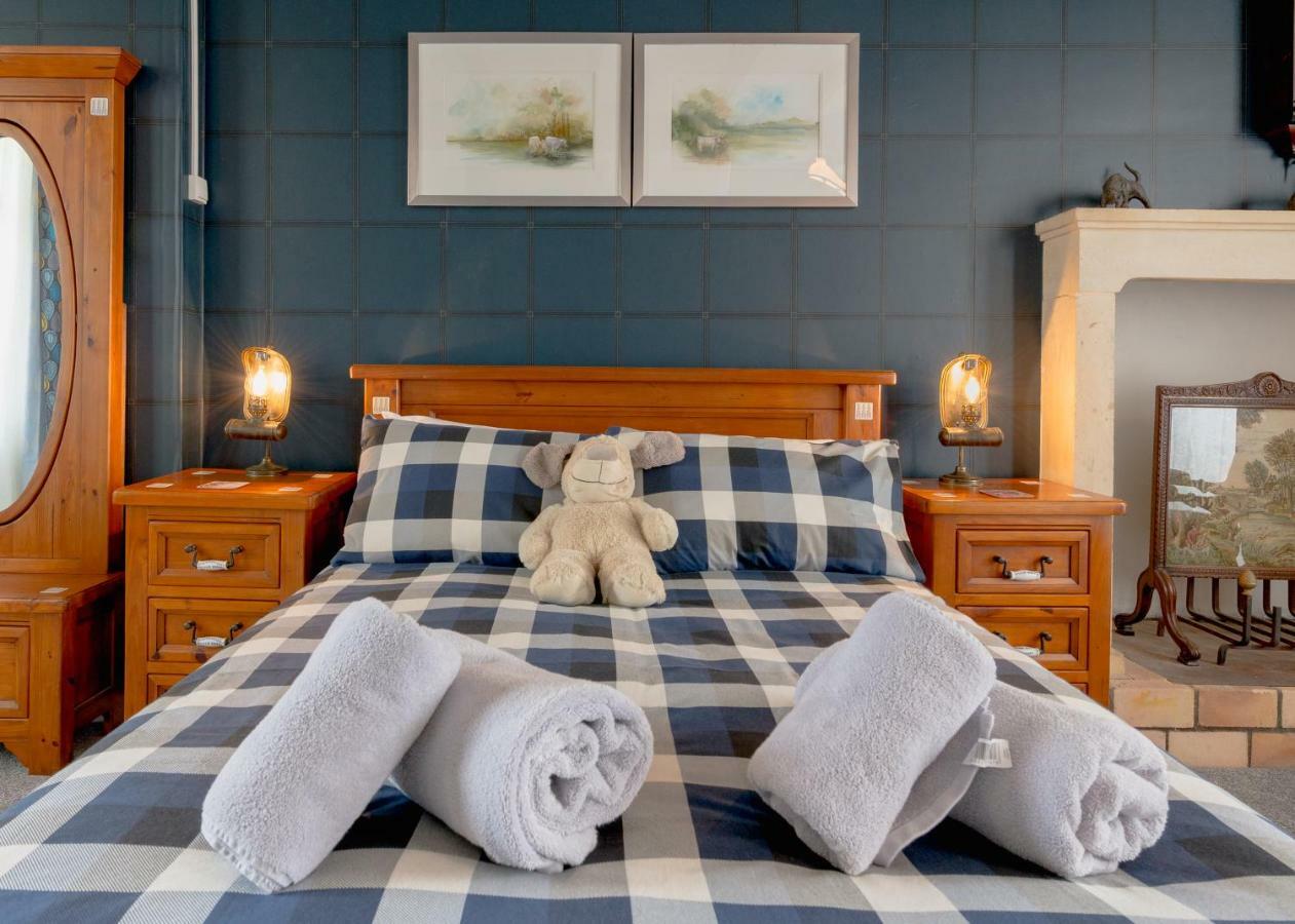 Auberge Du Noyer Londigny Bagian luar foto